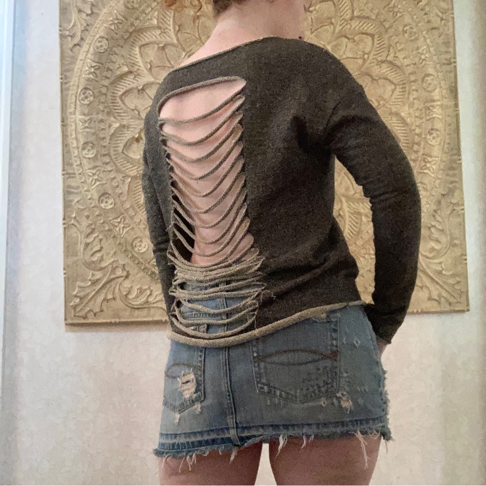 dark heathered grey cutout back crewneck